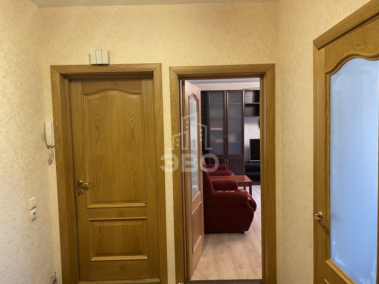 трехкомнатная квартира в Санкт-Петербурге по адресу: Малая Бухарестская ул., 11