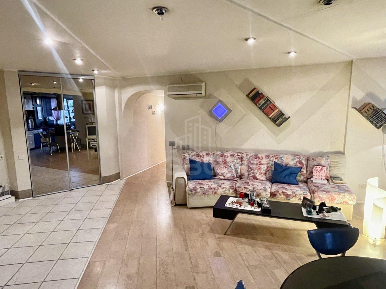 двухкомнатная квартира в Санкт-Петербурге по адресу: Культуры проспект, 18, к 2