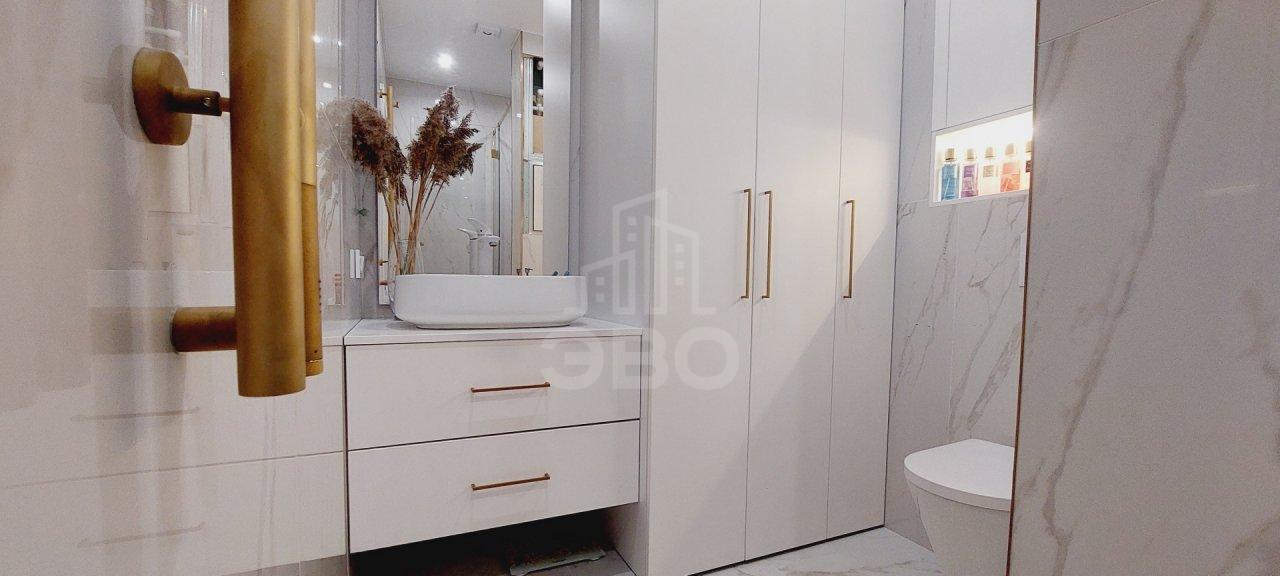 трехкомнатная квартира в Санкт-Петербурге по адресу: Кременчугская ул., 13, к 1, литера А