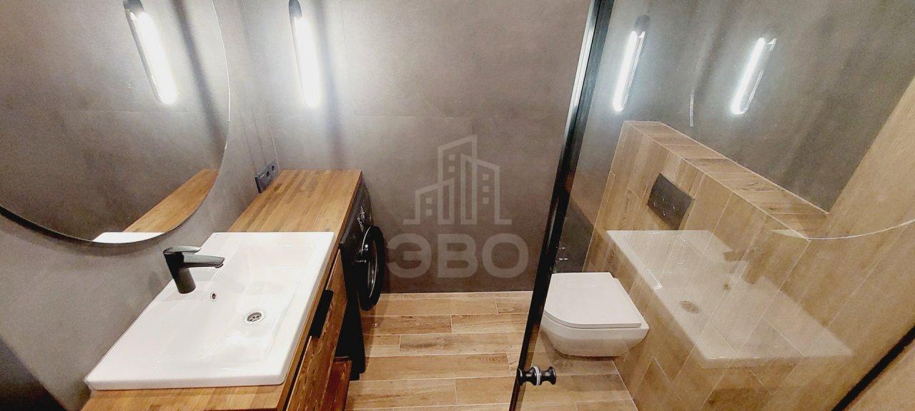 трехкомнатная квартира в Санкт-Петербурге по адресу: Кременчугская ул., 13, к 1, литера А