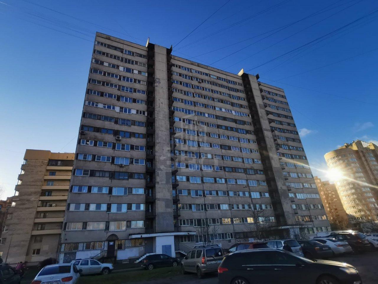 многокомнатная квартира в Санкт-Петербурге по адресу: Наличная ул., 30