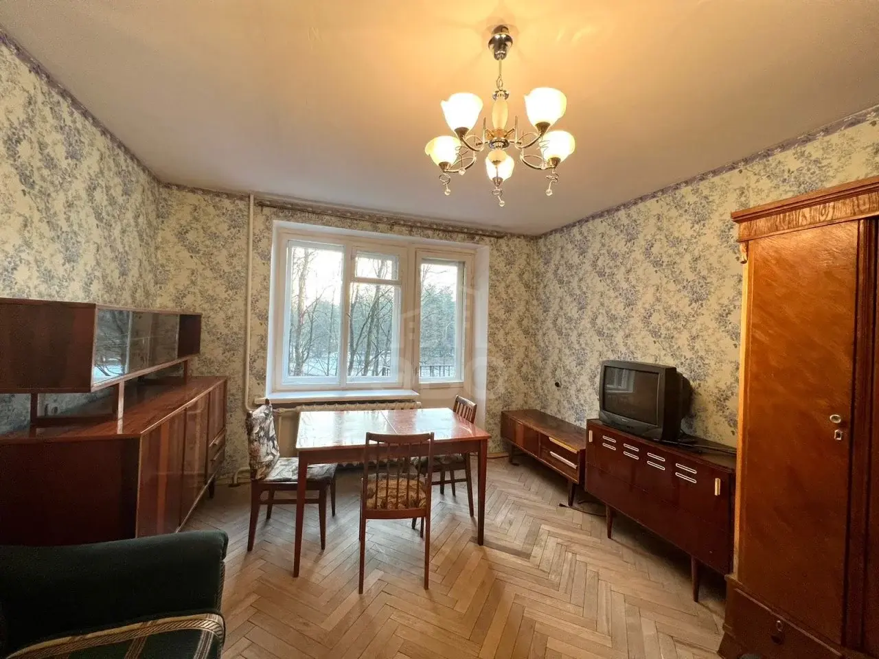 однокомнатная квартира в Санкт-Петербурге по адресу: Карпинского ул., 9, к 1