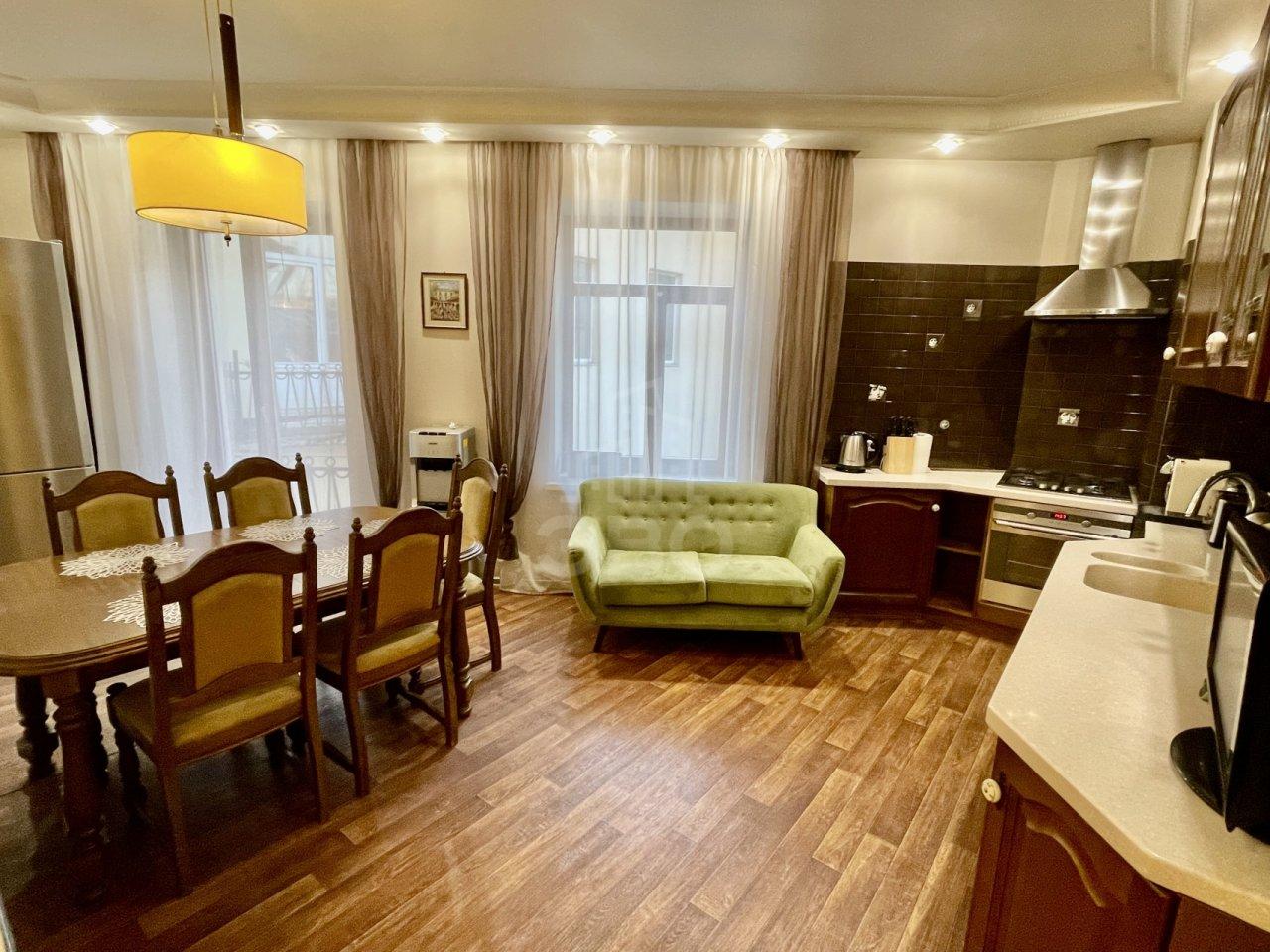 трехкомнатная квартира в Санкт-Петербурге по адресу: Реки Фонтанки наб., 119