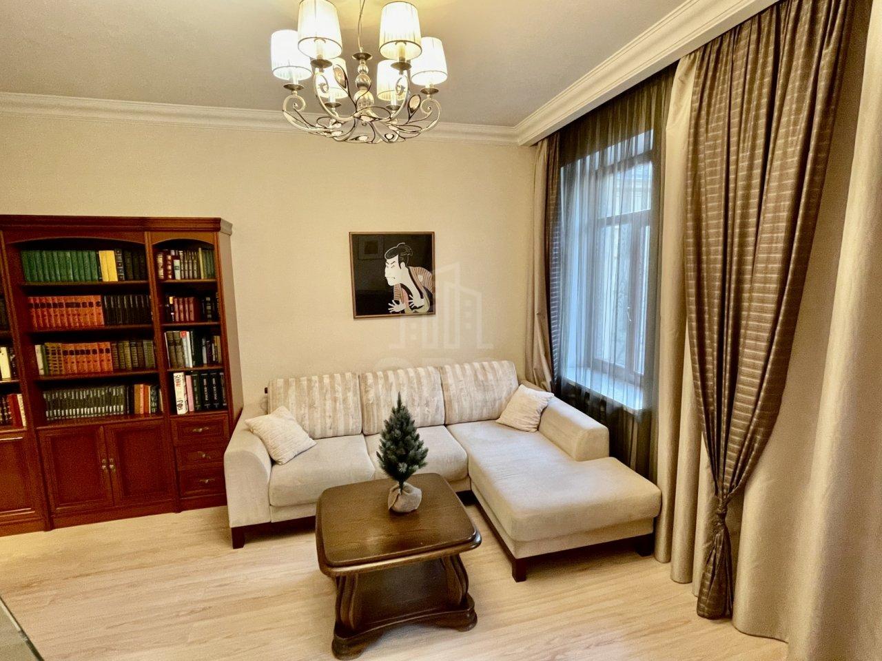 трехкомнатная квартира в Санкт-Петербурге по адресу: Реки Фонтанки наб., 119