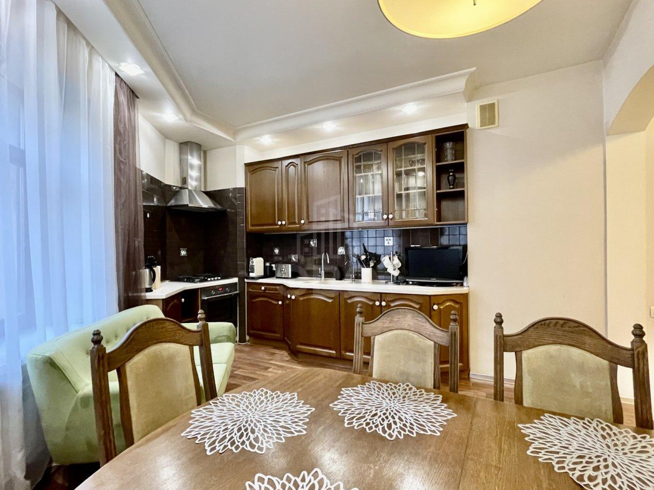 трехкомнатная квартира в Санкт-Петербурге по адресу: Реки Фонтанки наб., 119