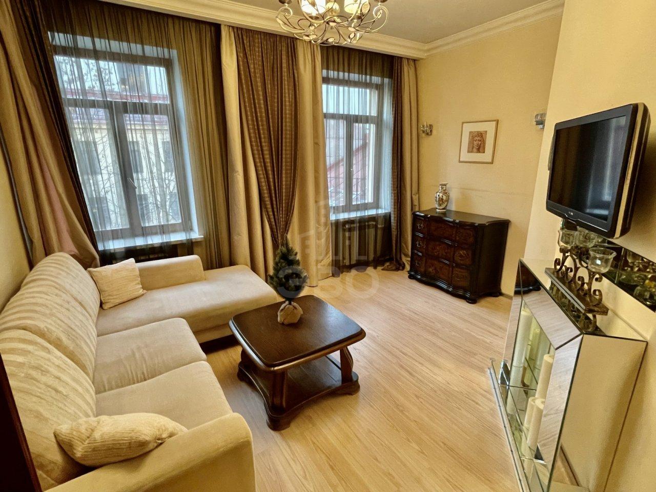 трехкомнатная квартира в Санкт-Петербурге по адресу: Реки Фонтанки наб., 119