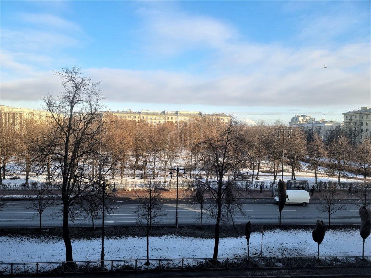 трехкомнатная квартира в Санкт-Петербурге по адресу: Московский проспект, 195