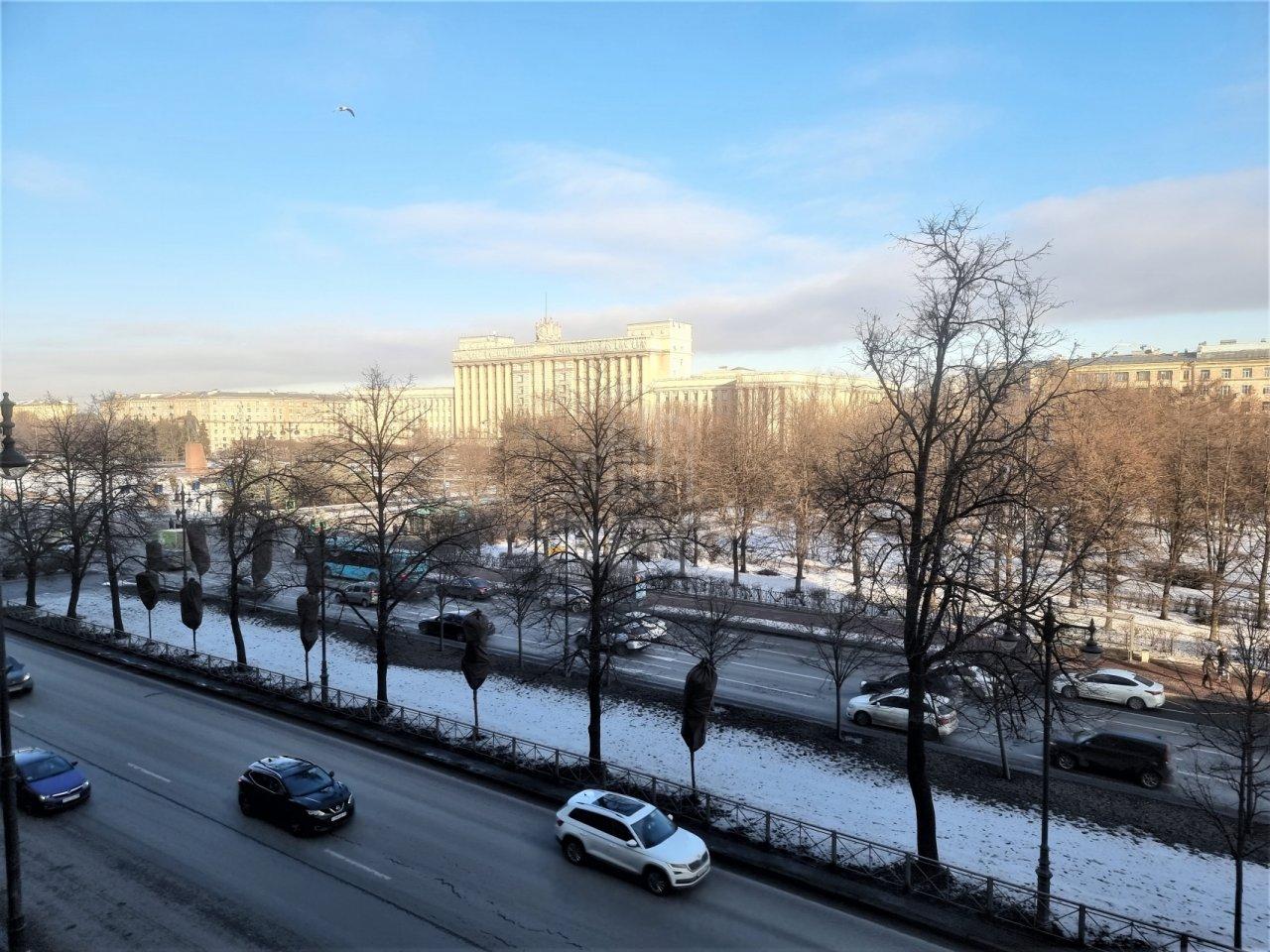 трехкомнатная квартира в Санкт-Петербурге по адресу: Московский проспект, 195