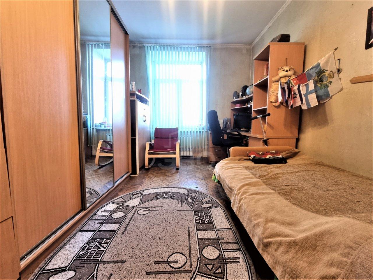 трехкомнатная квартира в Санкт-Петербурге по адресу: Московский проспект, 195