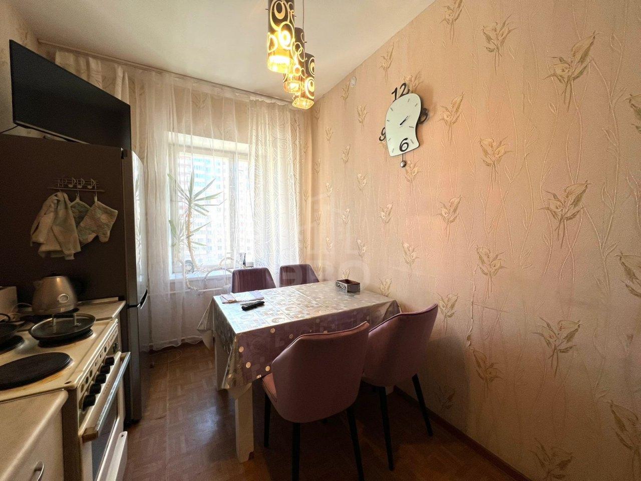 комната в Санкт-Петербурге по адресу: Морская наб., 35, к 2