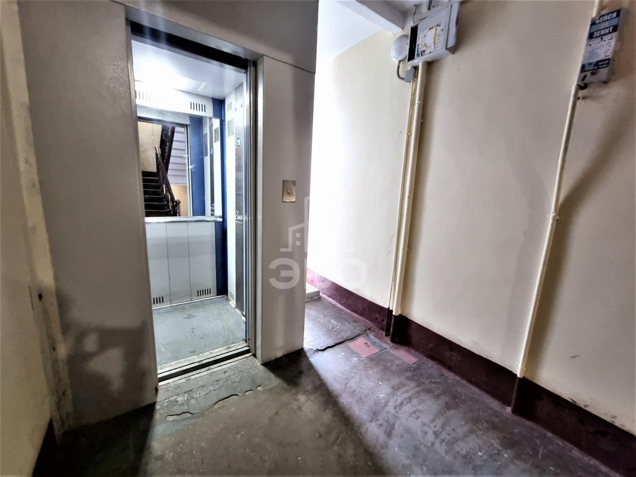 трехкомнатная квартира в Санкт-Петербурге по адресу: Большая Пороховская ул., 34