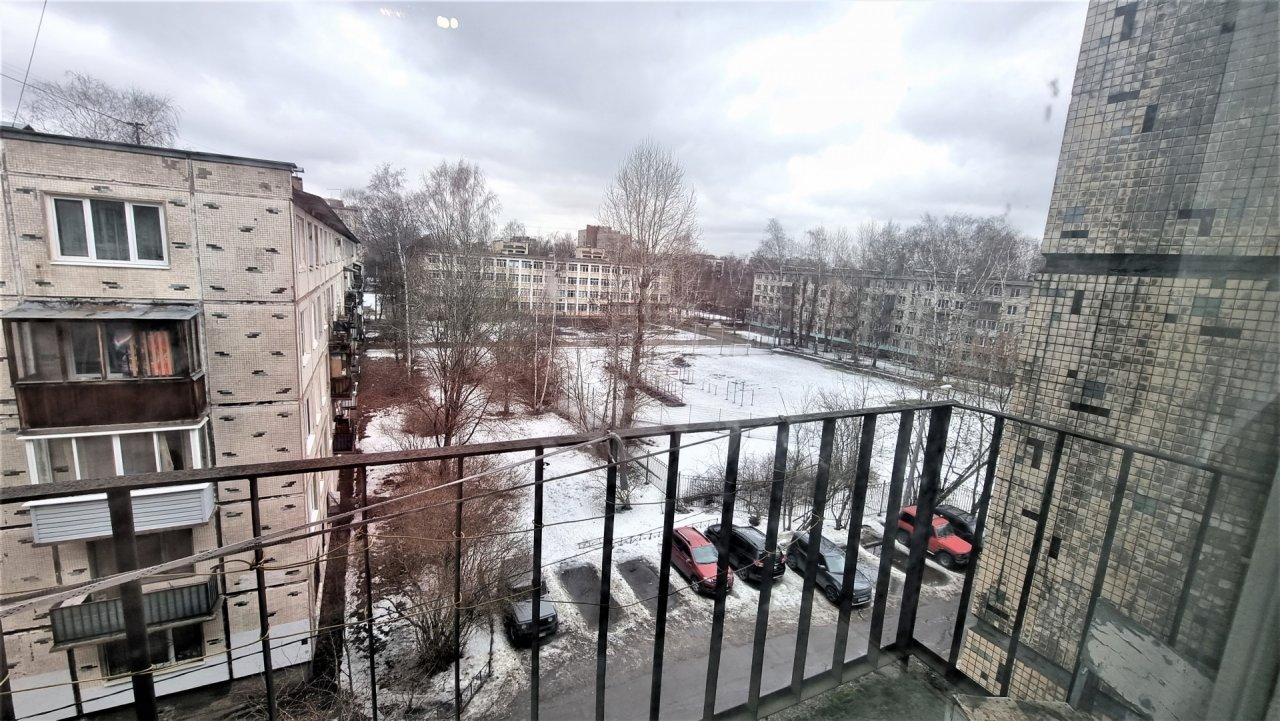 трехкомнатная квартира в Санкт-Петербурге по адресу: Большая Пороховская ул., 34