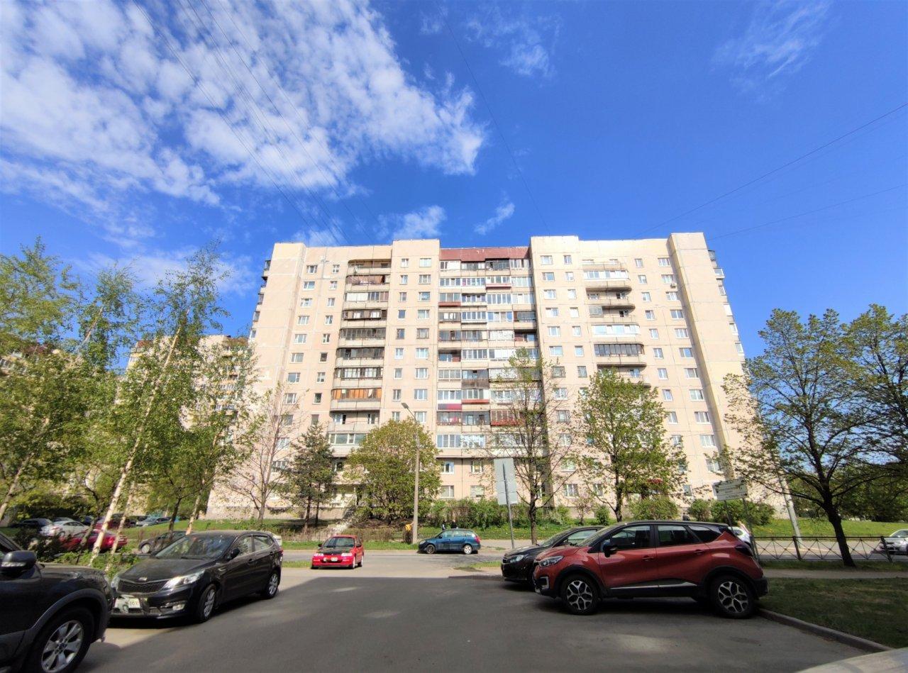 трехкомнатная квартира в Санкт-Петербурге по адресу: Вербная ул., 18, к 1, литера А