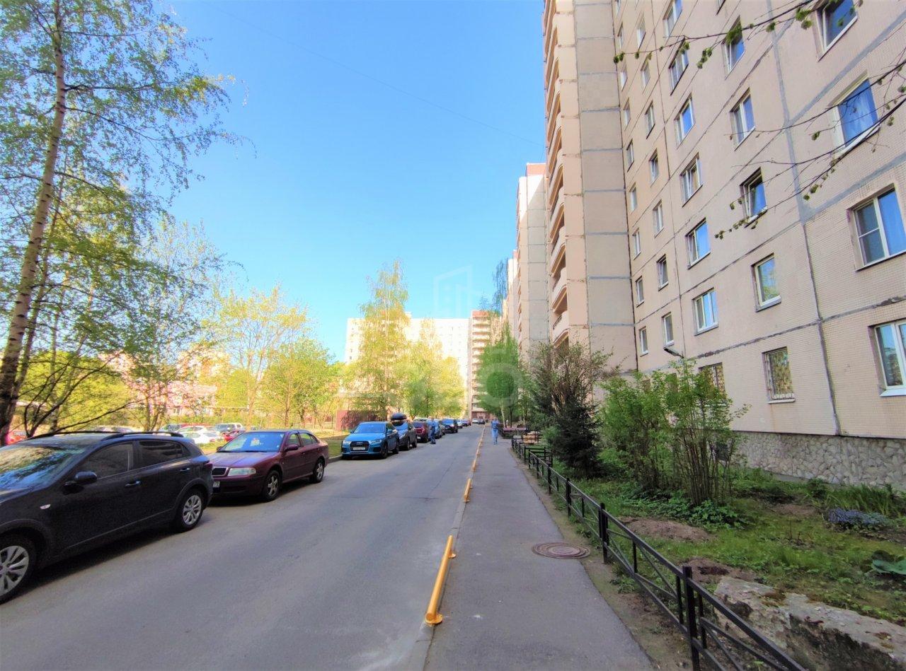 трехкомнатная квартира в Санкт-Петербурге по адресу: Вербная ул., 18, к 1, литера А