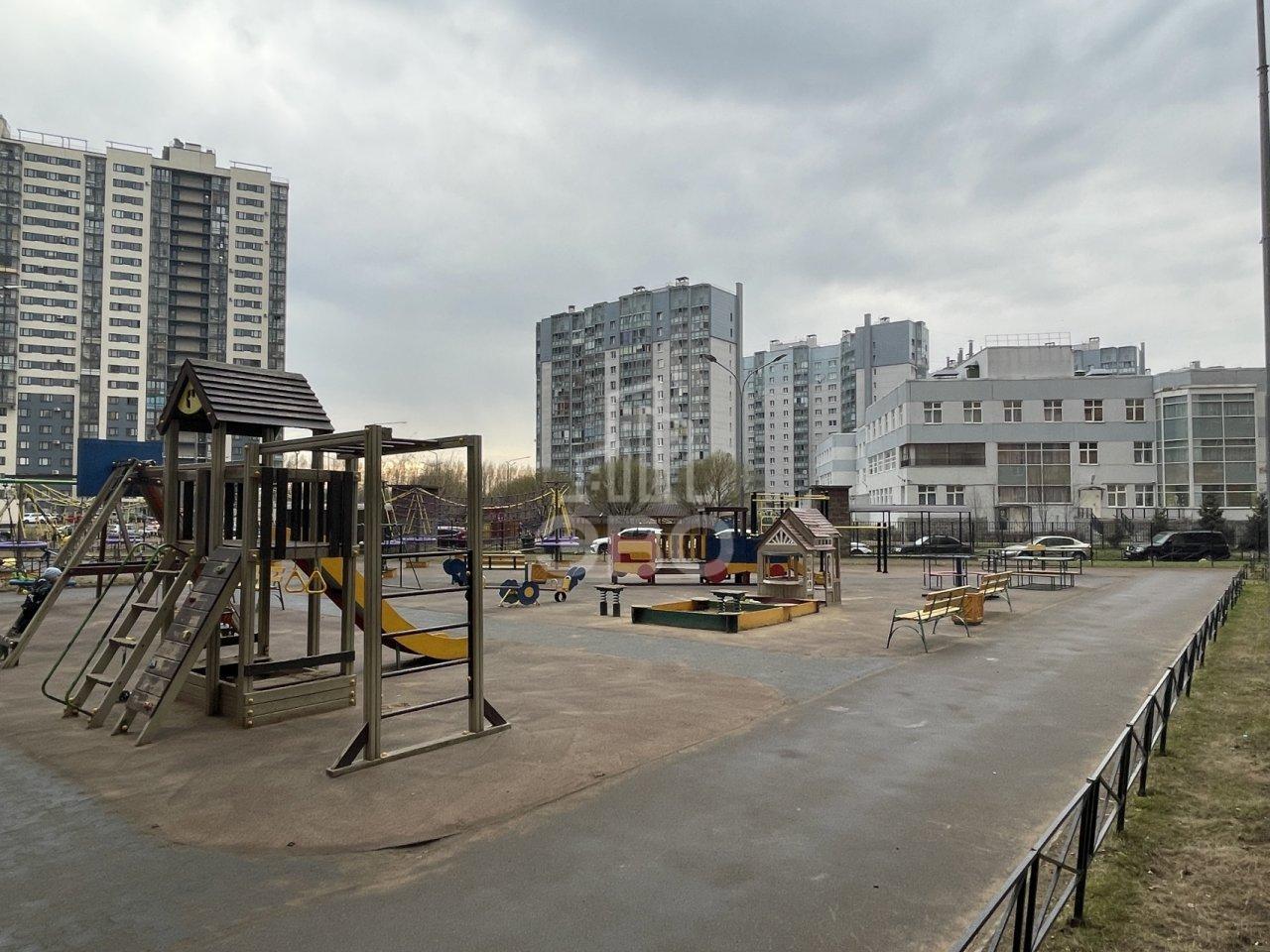 однокомнатная квартира в Санкт-Петербурге по адресу: Мебельная ул., 47, к 1