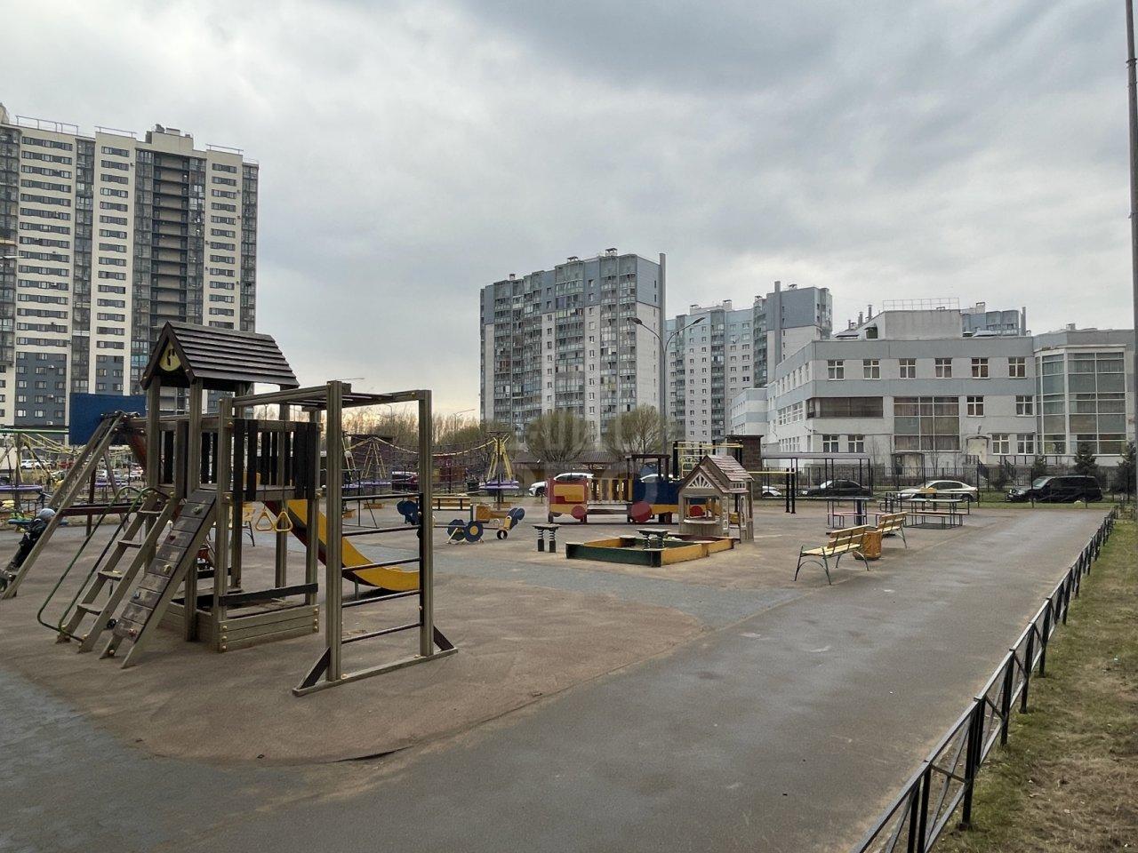 однокомнатная квартира в Санкт-Петербурге по адресу: Мебельная ул., 47, к 1