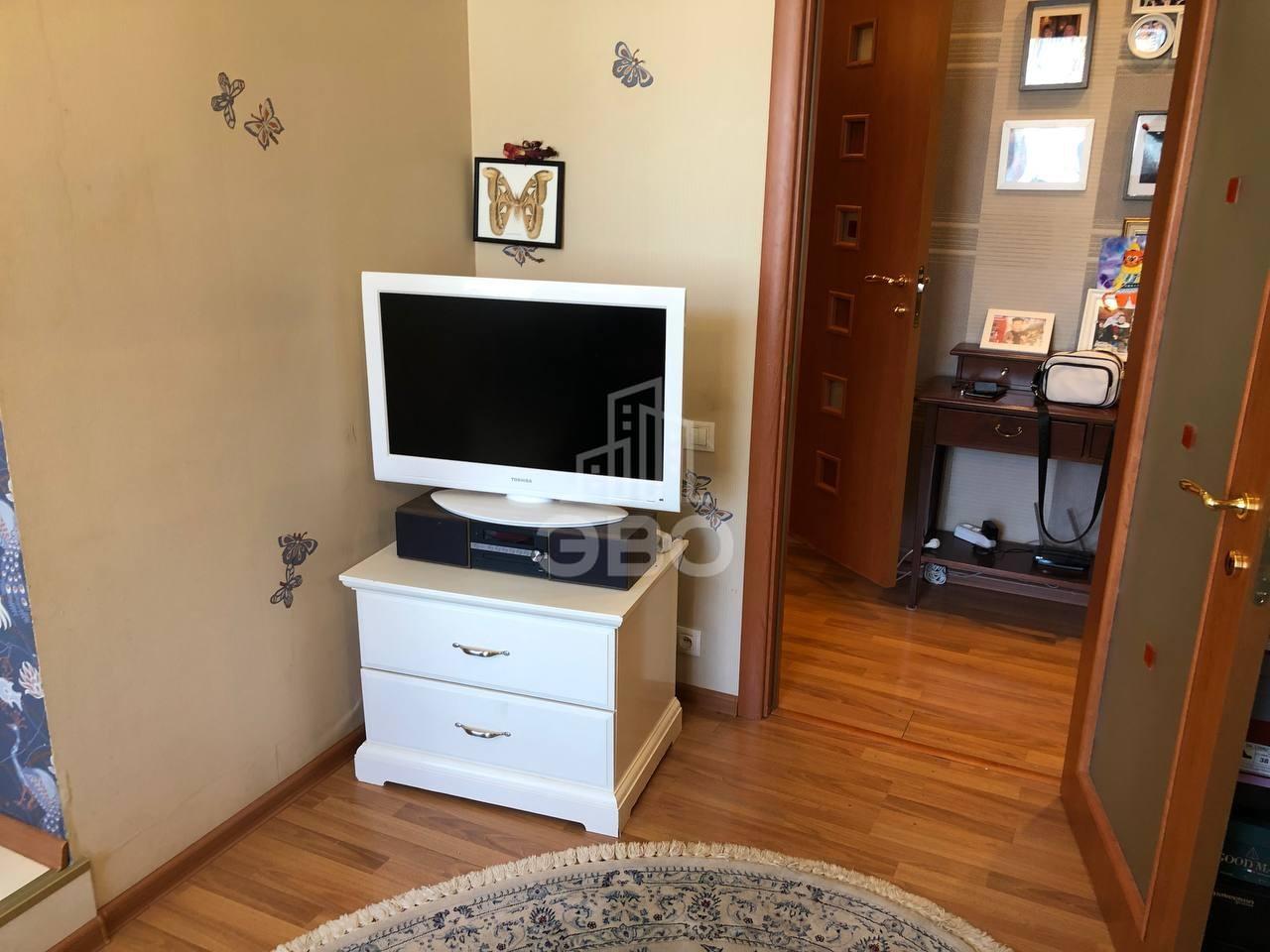 трехкомнатная квартира в Санкт-Петербурге по адресу: Свердловская наб., 14, к 2