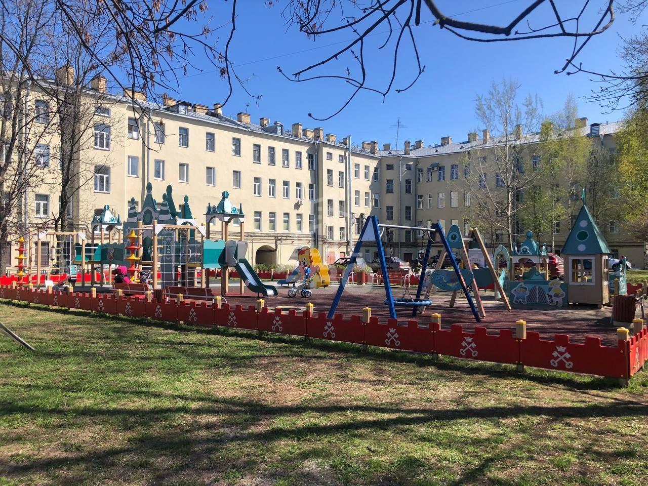 трехкомнатная квартира в Санкт-Петербурге по адресу: Свердловская наб., 14, к 2