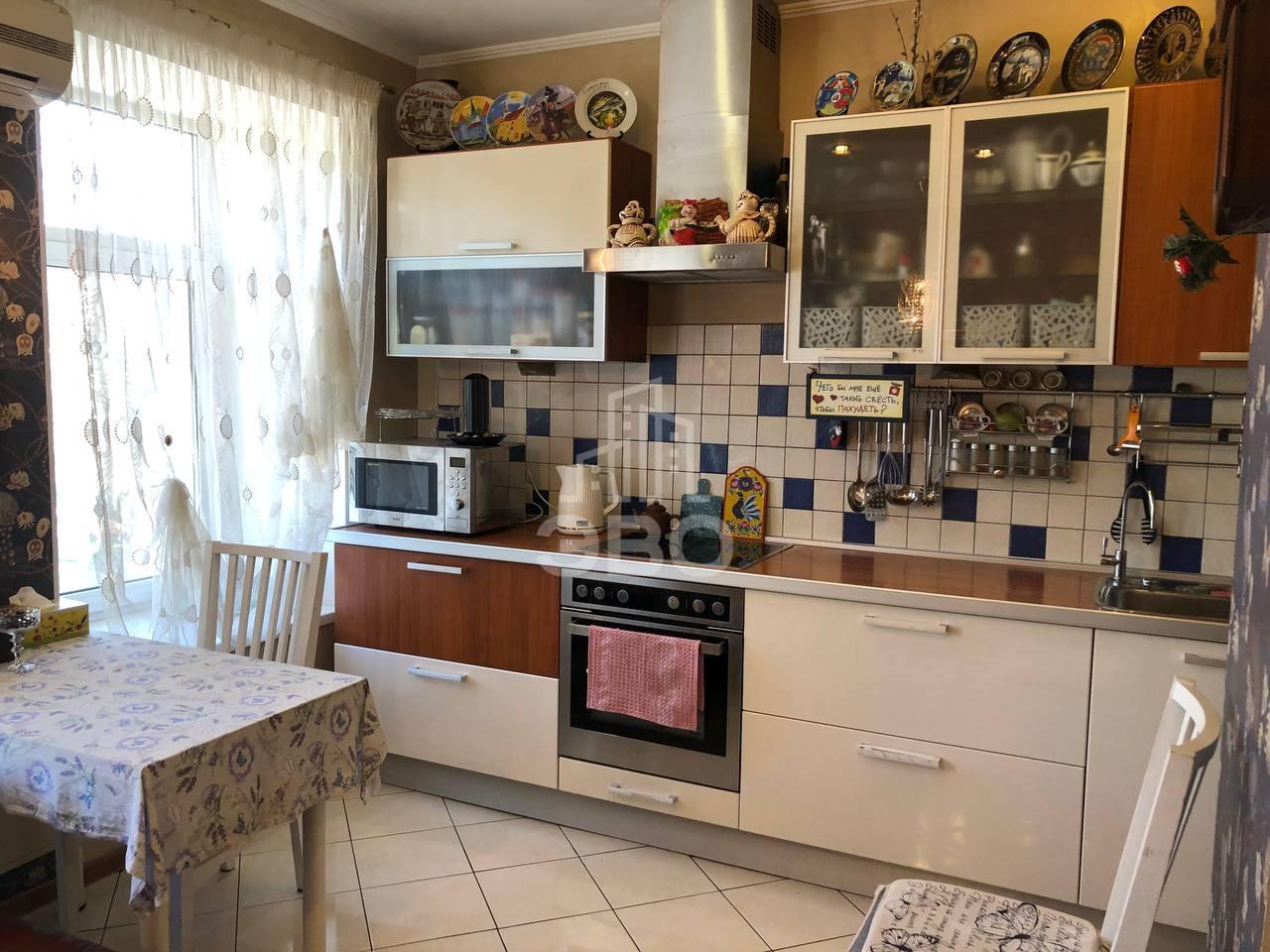 трехкомнатная квартира в Санкт-Петербурге по адресу: Свердловская наб., 14, к 2