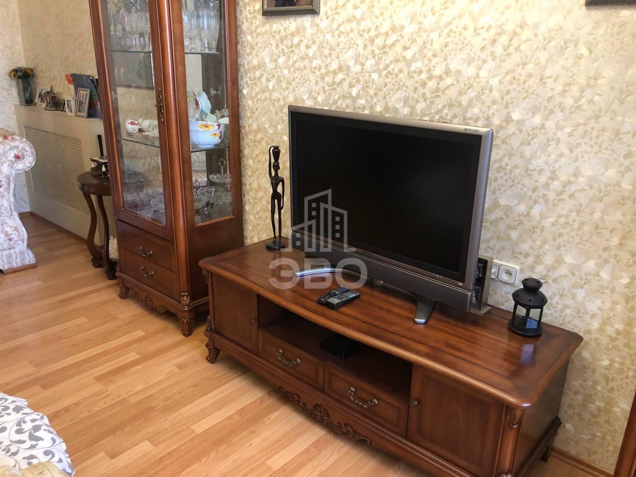 трехкомнатная квартира в Санкт-Петербурге по адресу: Свердловская наб., 14, к 2