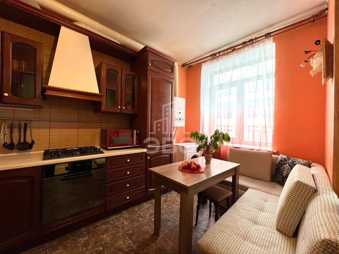 четырехкомнатная квартира в Санкт-Петербурге по адресу: Выборгская наб., 27/6