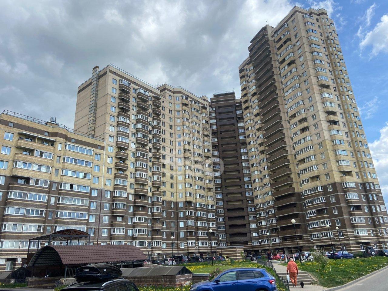 трехкомнатная квартира в Санкт-Петербурге по адресу: Школьная ул., 11, к 2