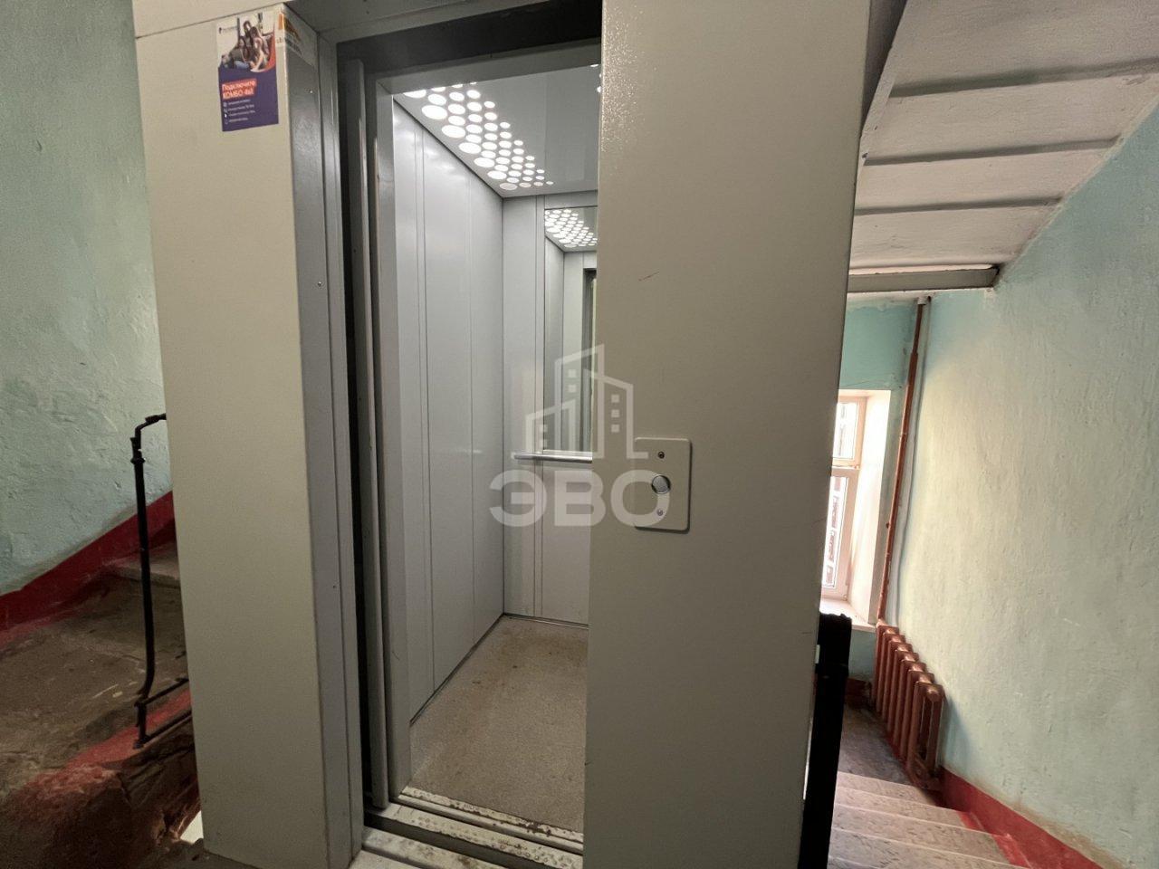 комната в Санкт-Петербурге по адресу: Большая Зеленина ул., 1/44