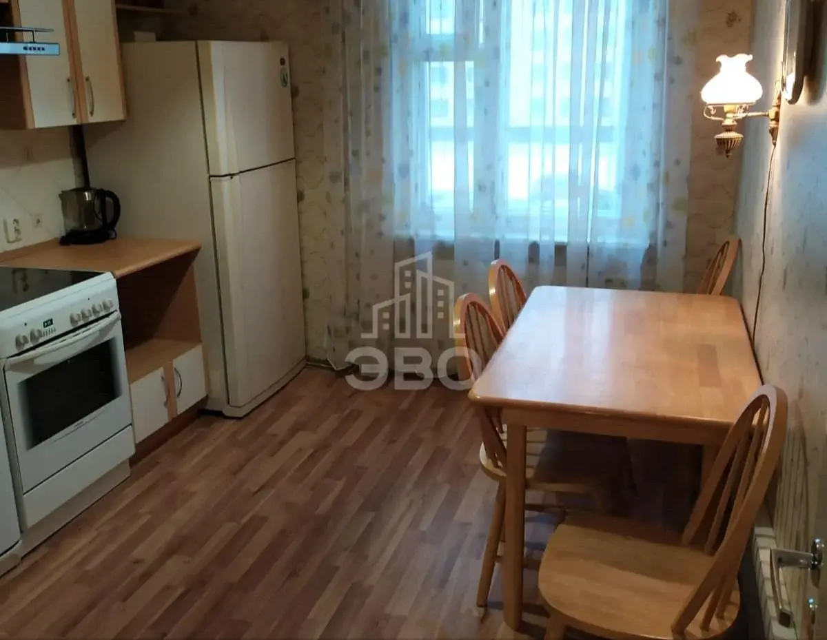 трехкомнатная квартира в Санкт-Петербурге по адресу: Лёни Голикова ул., 108