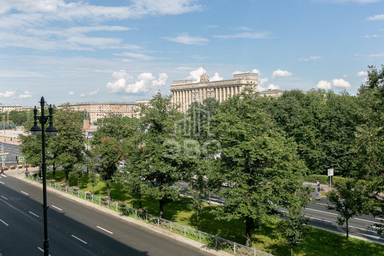 трехкомнатная квартира в Санкт-Петербурге по адресу: Московский проспект, 195