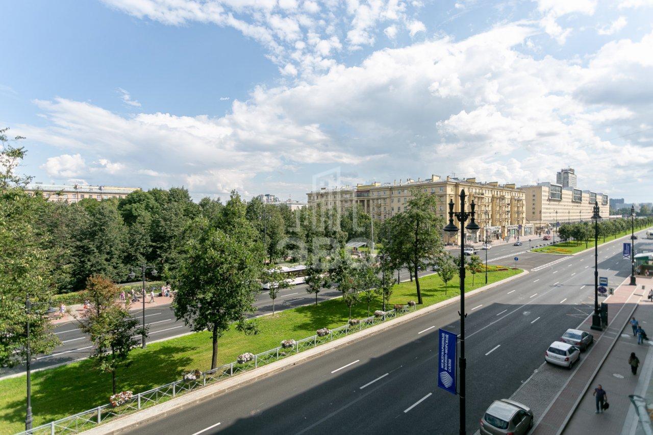трехкомнатная квартира в Санкт-Петербурге по адресу: Московский проспект, 195