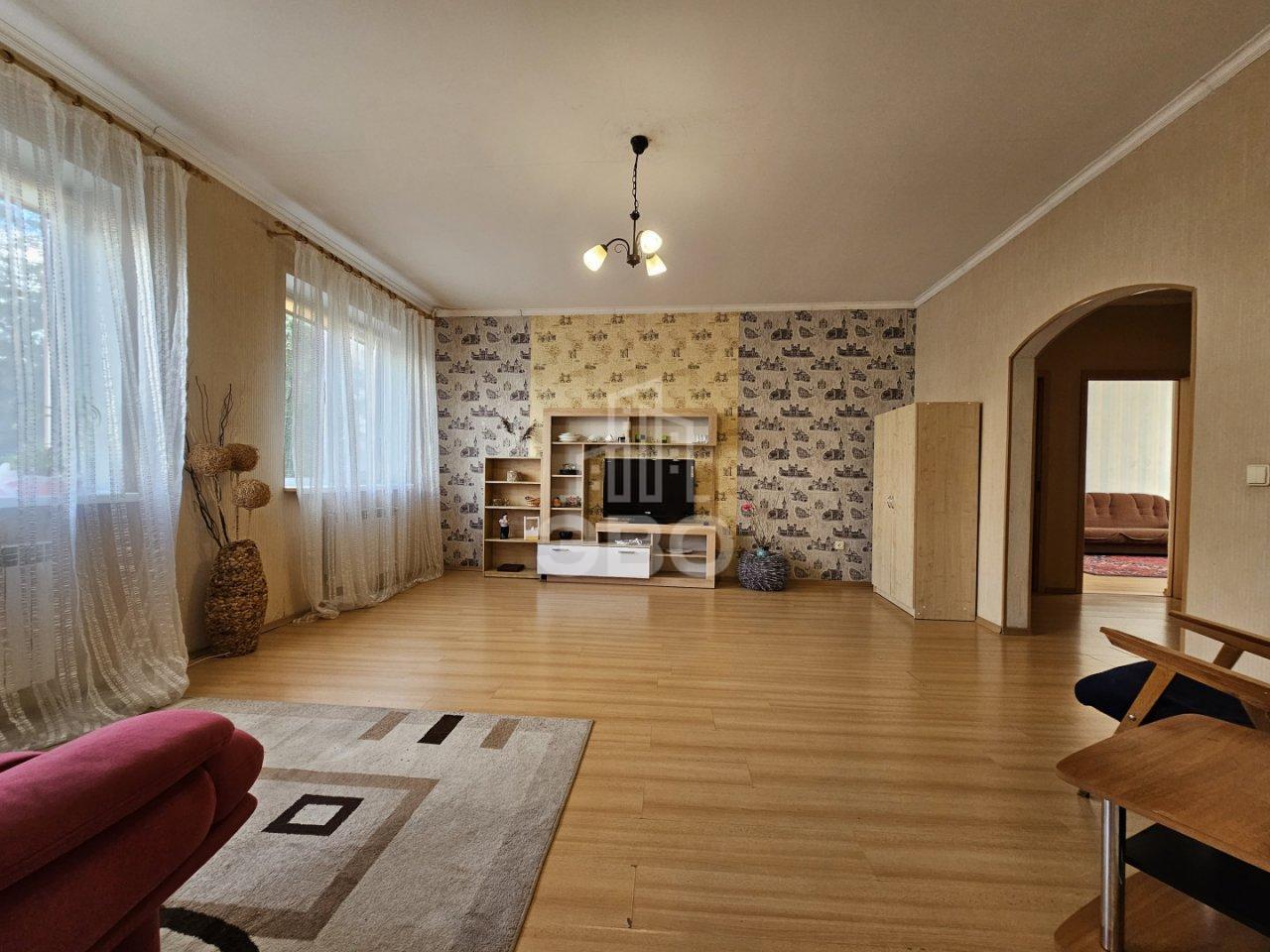 трехкомнатная квартира в Санкт-Петербурге по адресу: Савушкина ул., 127