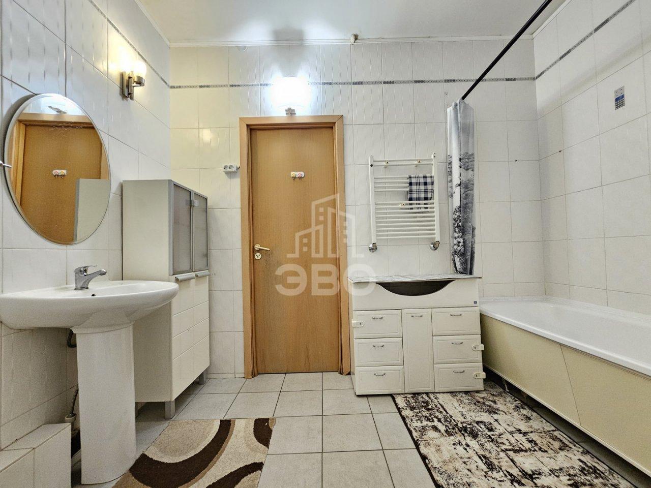 трехкомнатная квартира в Санкт-Петербурге по адресу: Савушкина ул., 127