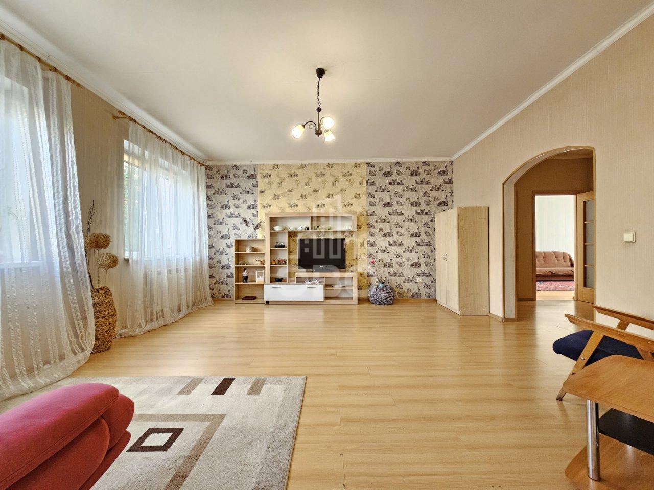 трехкомнатная квартира в Санкт-Петербурге по адресу: Савушкина ул., 127