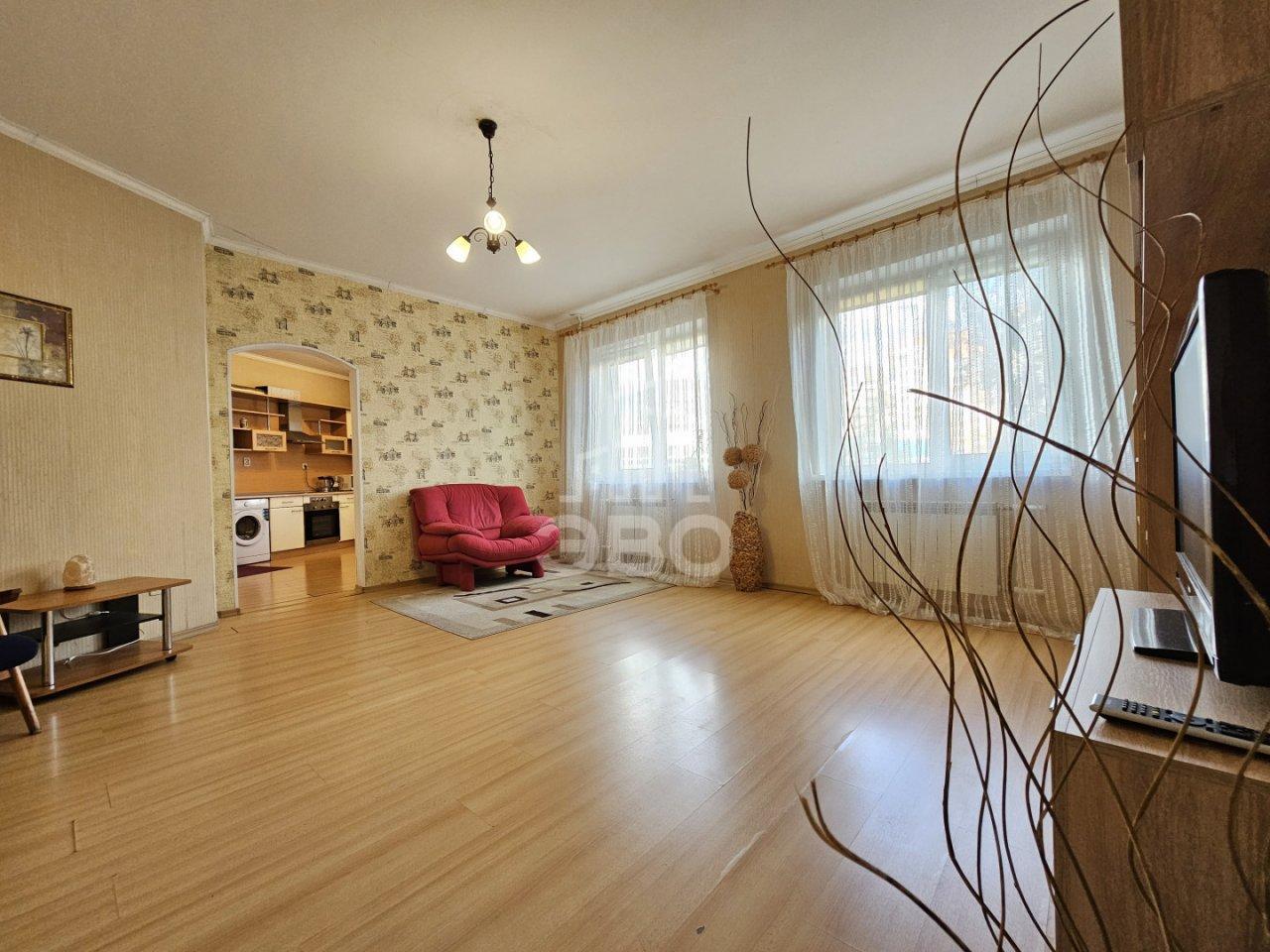 трехкомнатная квартира в Санкт-Петербурге по адресу: Савушкина ул., 127