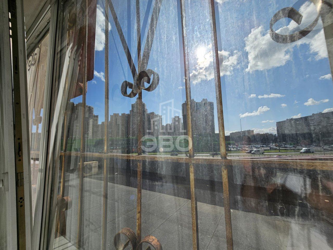 трехкомнатная квартира в Санкт-Петербурге по адресу: Савушкина ул., 127