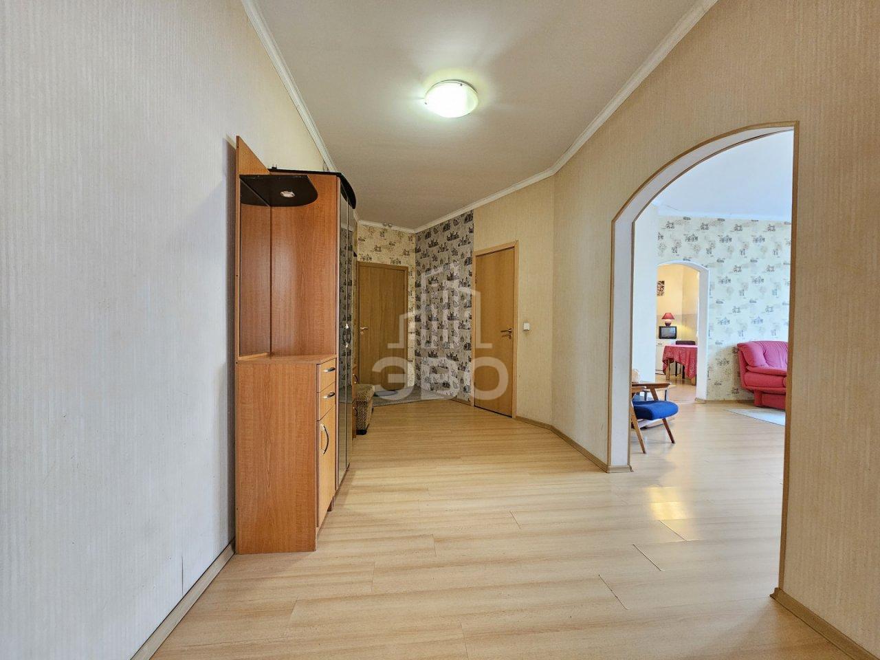 трехкомнатная квартира в Санкт-Петербурге по адресу: Савушкина ул., 127