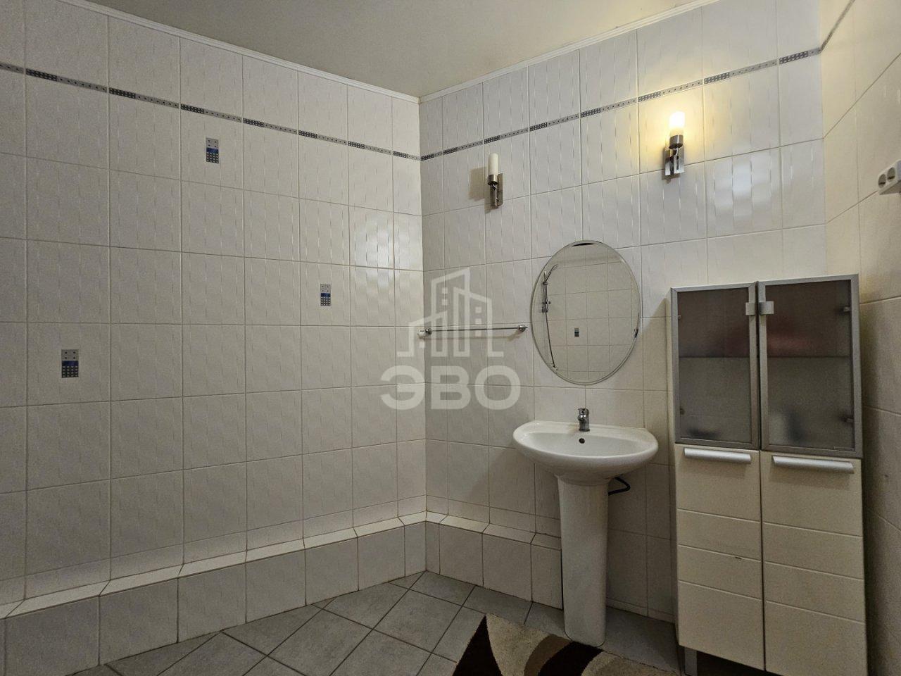 трехкомнатная квартира в Санкт-Петербурге по адресу: Савушкина ул., 127