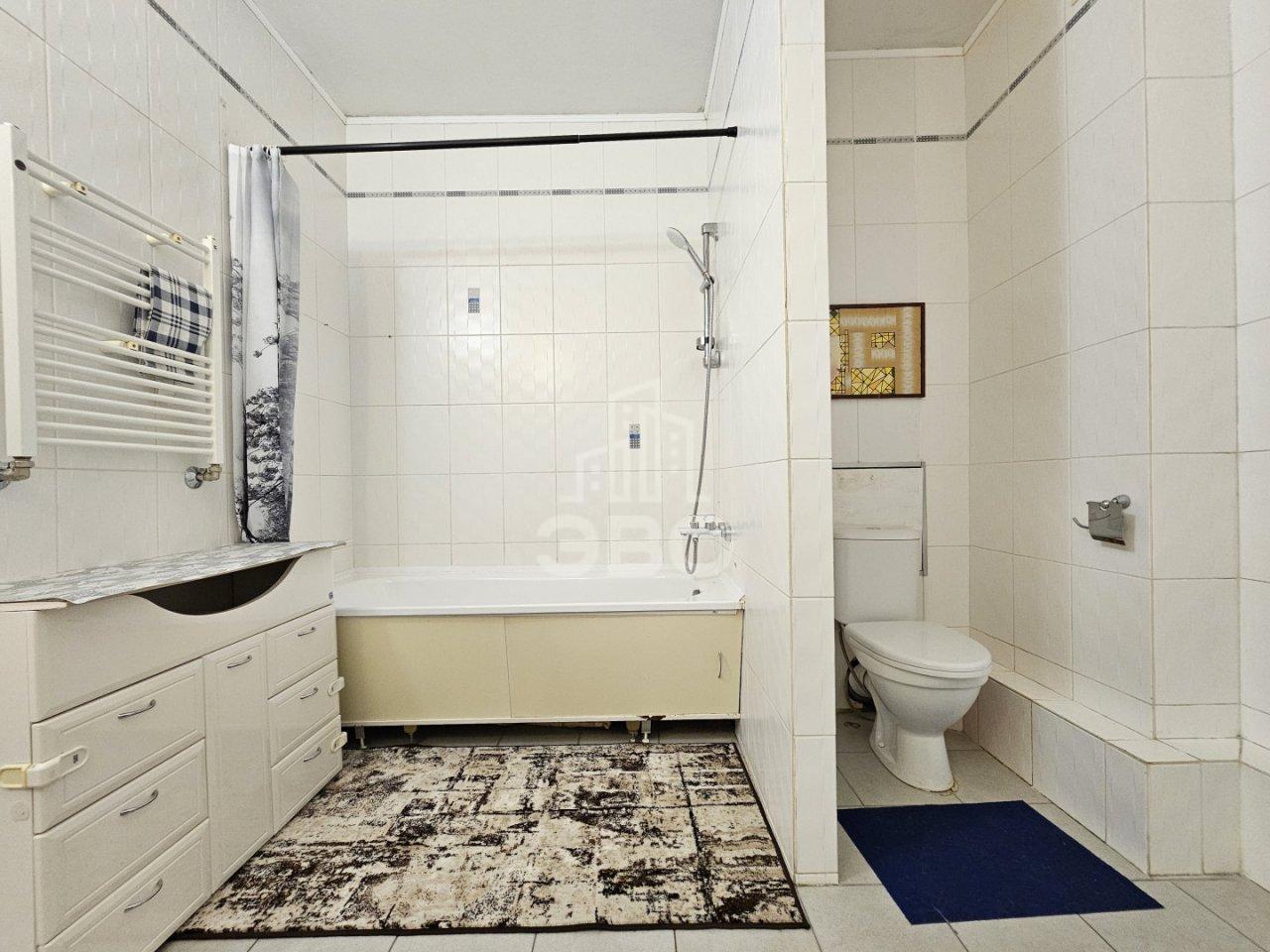 трехкомнатная квартира в Санкт-Петербурге по адресу: Савушкина ул., 127