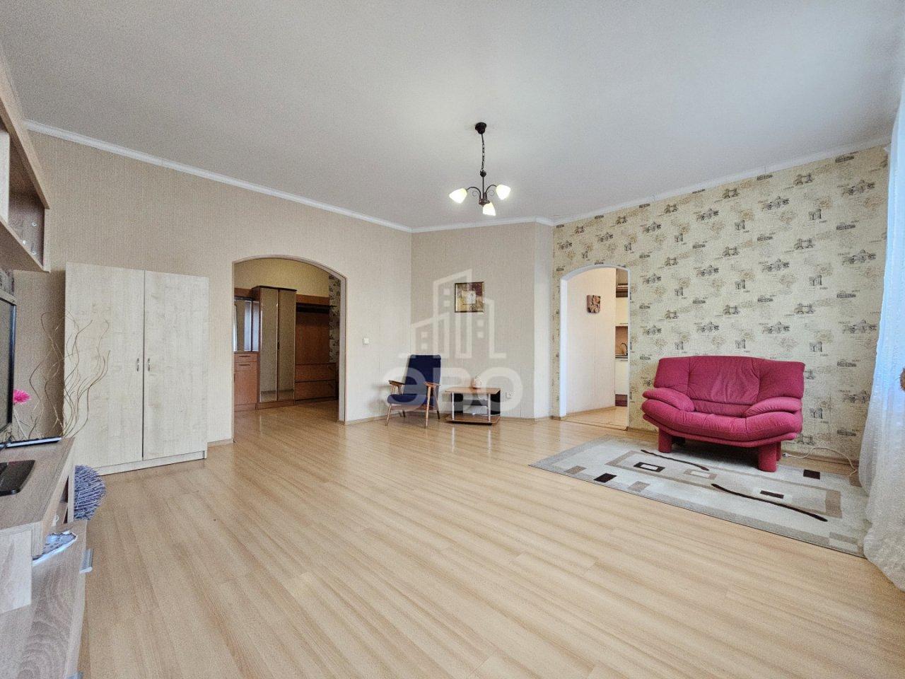 трехкомнатная квартира в Санкт-Петербурге по адресу: Савушкина ул., 127