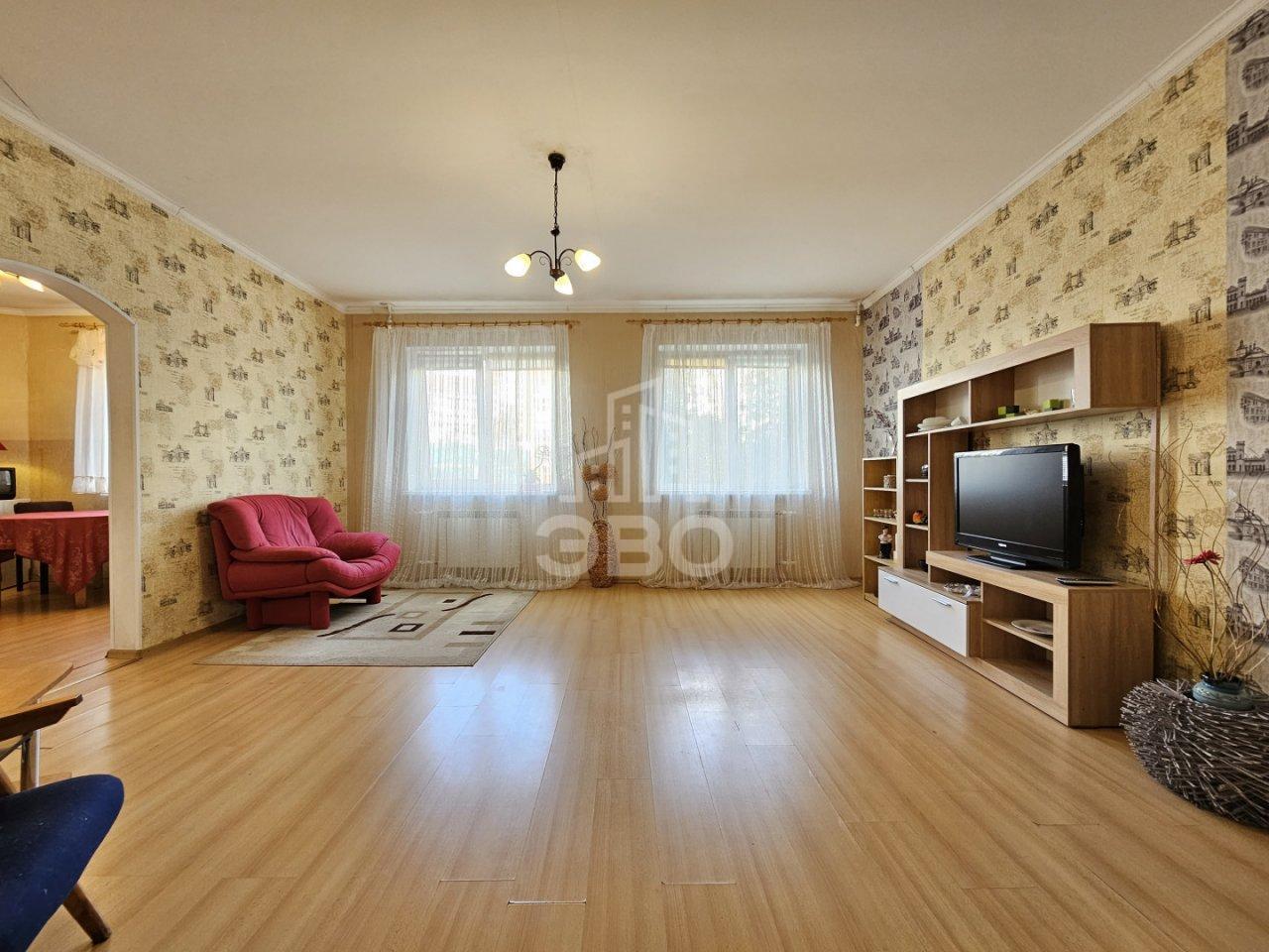 трехкомнатная квартира в Санкт-Петербурге по адресу: Савушкина ул., 127