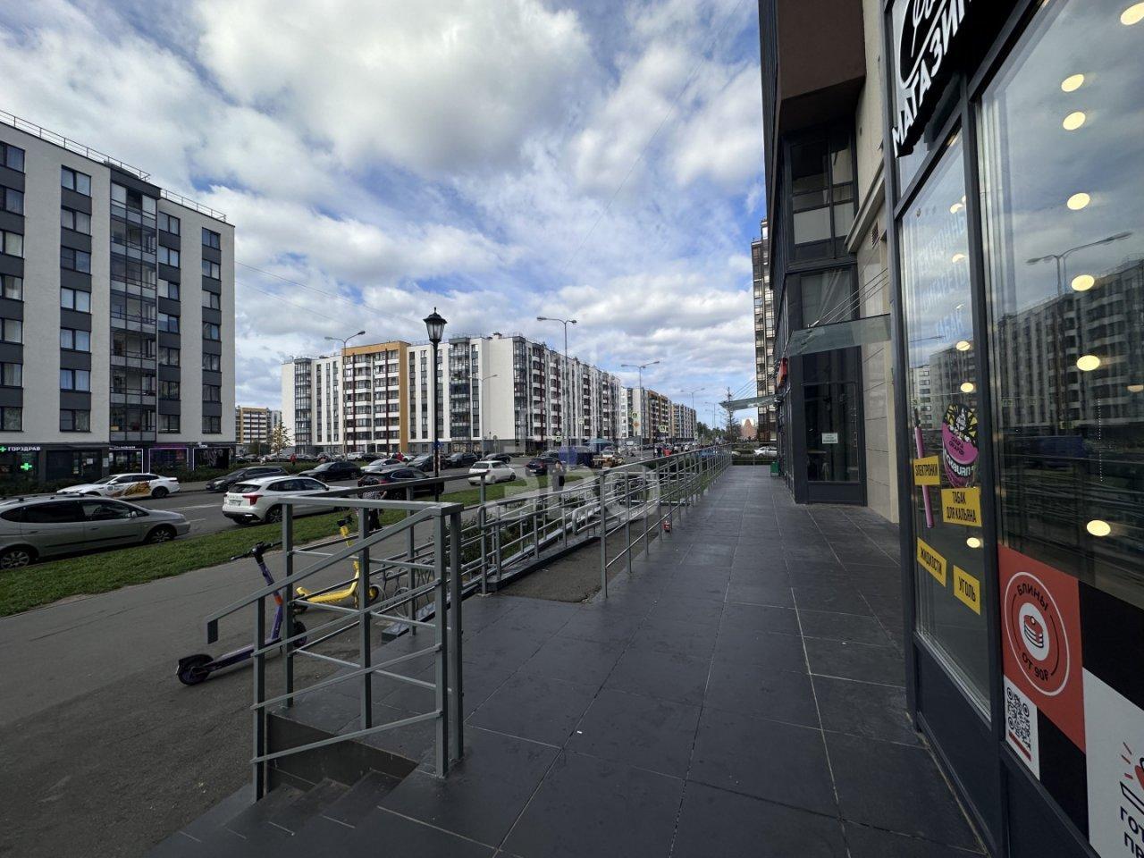 коммерция в Санкт-Петербурге по адресу: Генерала Кравченко ул., 8, строение 1