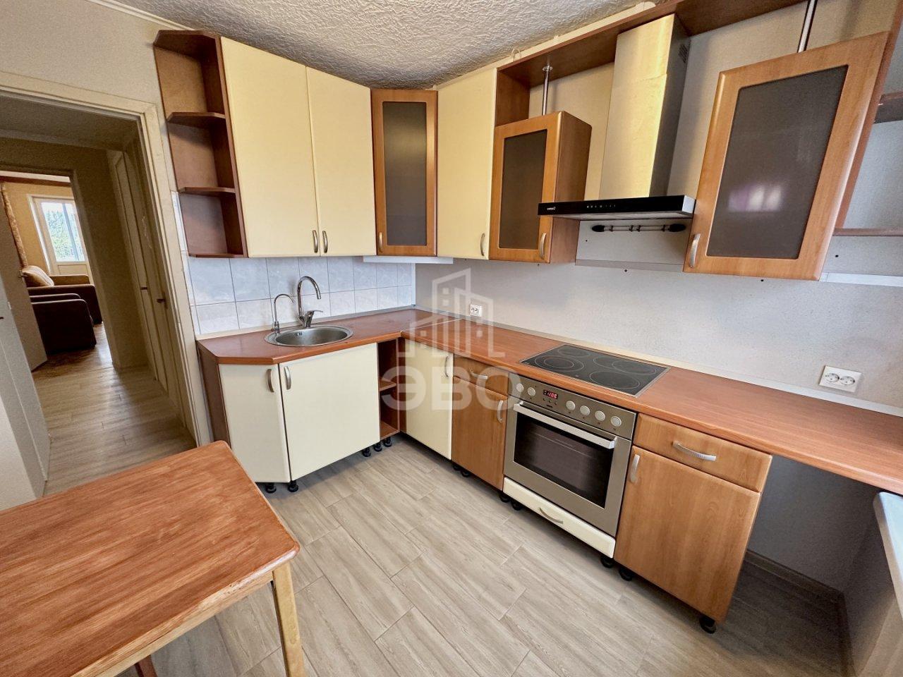 трехкомнатная квартира в Санкт-Петербурге по адресу: Непокорённых проспект, 16, к 1