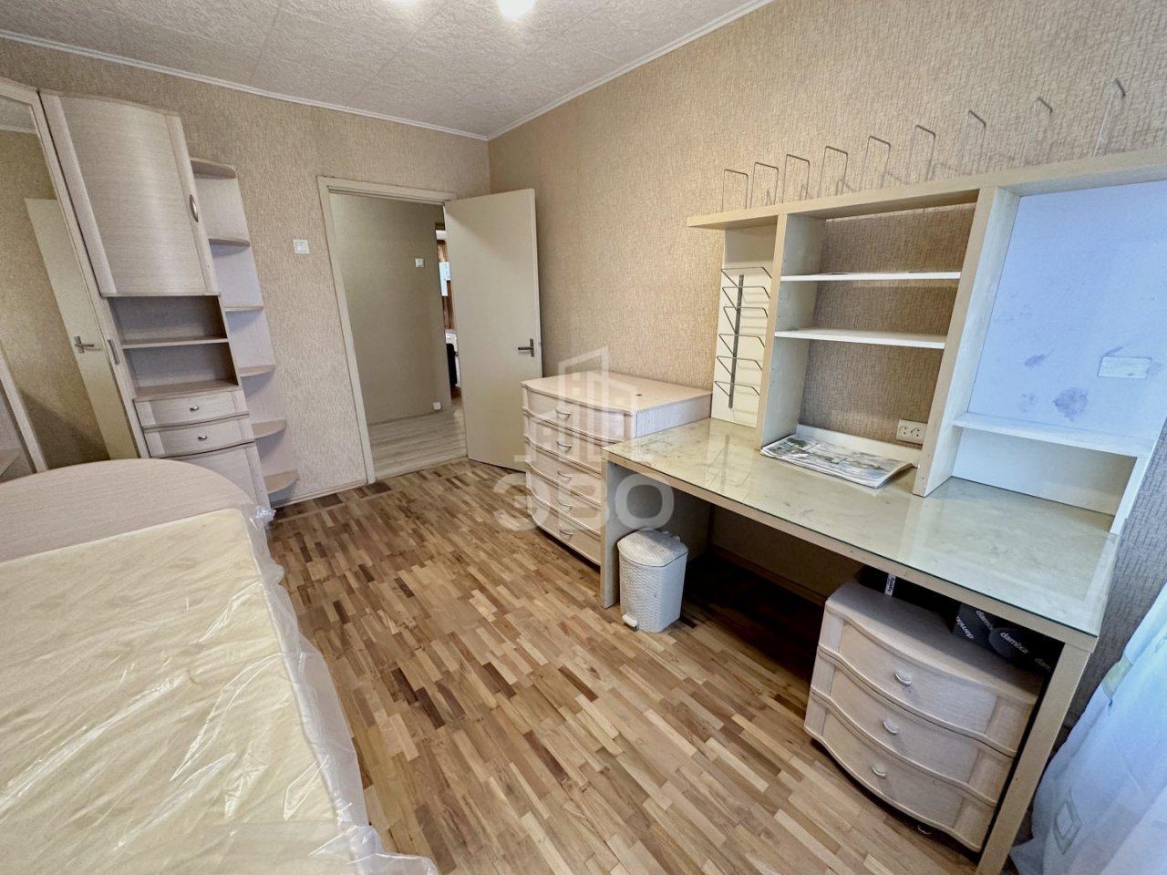 трехкомнатная квартира в Санкт-Петербурге по адресу: Непокорённых проспект, 16, к 1