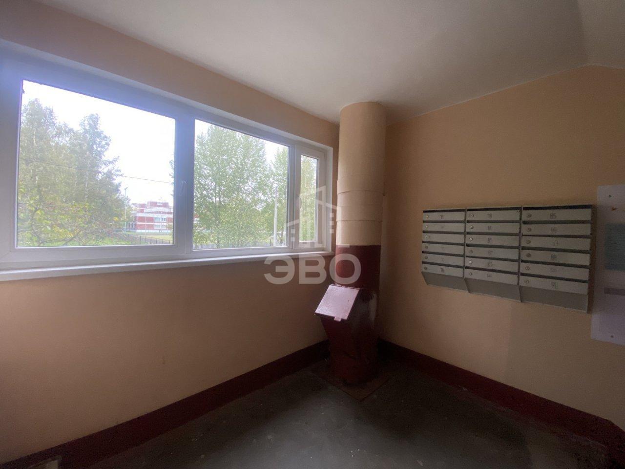 трехкомнатная квартира в Санкт-Петербурге по адресу: Народного Ополчения проспект, 221