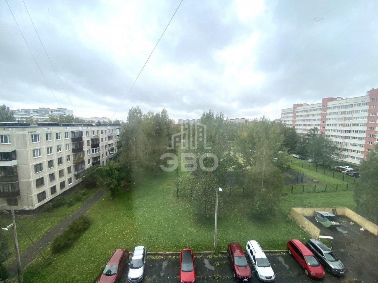 трехкомнатная квартира в Санкт-Петербурге по адресу: Народного Ополчения проспект, 221