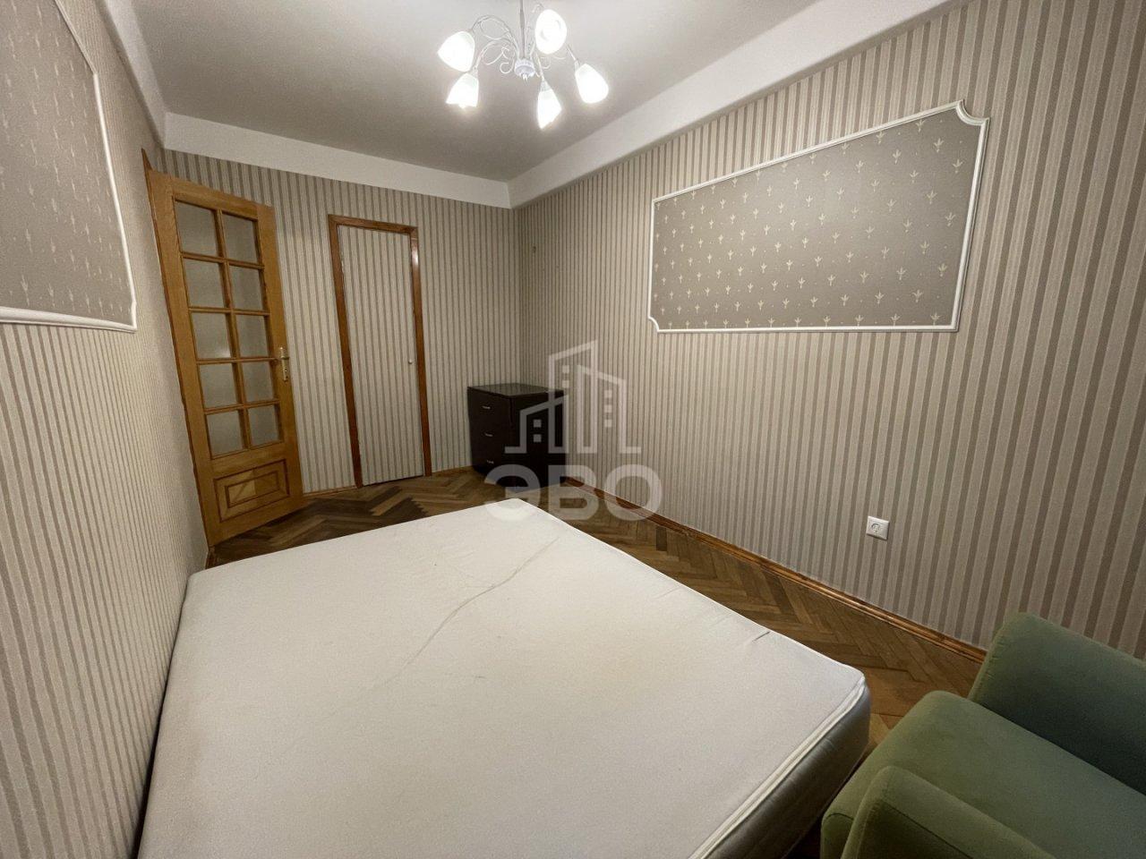 трехкомнатная квартира в Санкт-Петербурге по адресу: Бассейная ул., 77