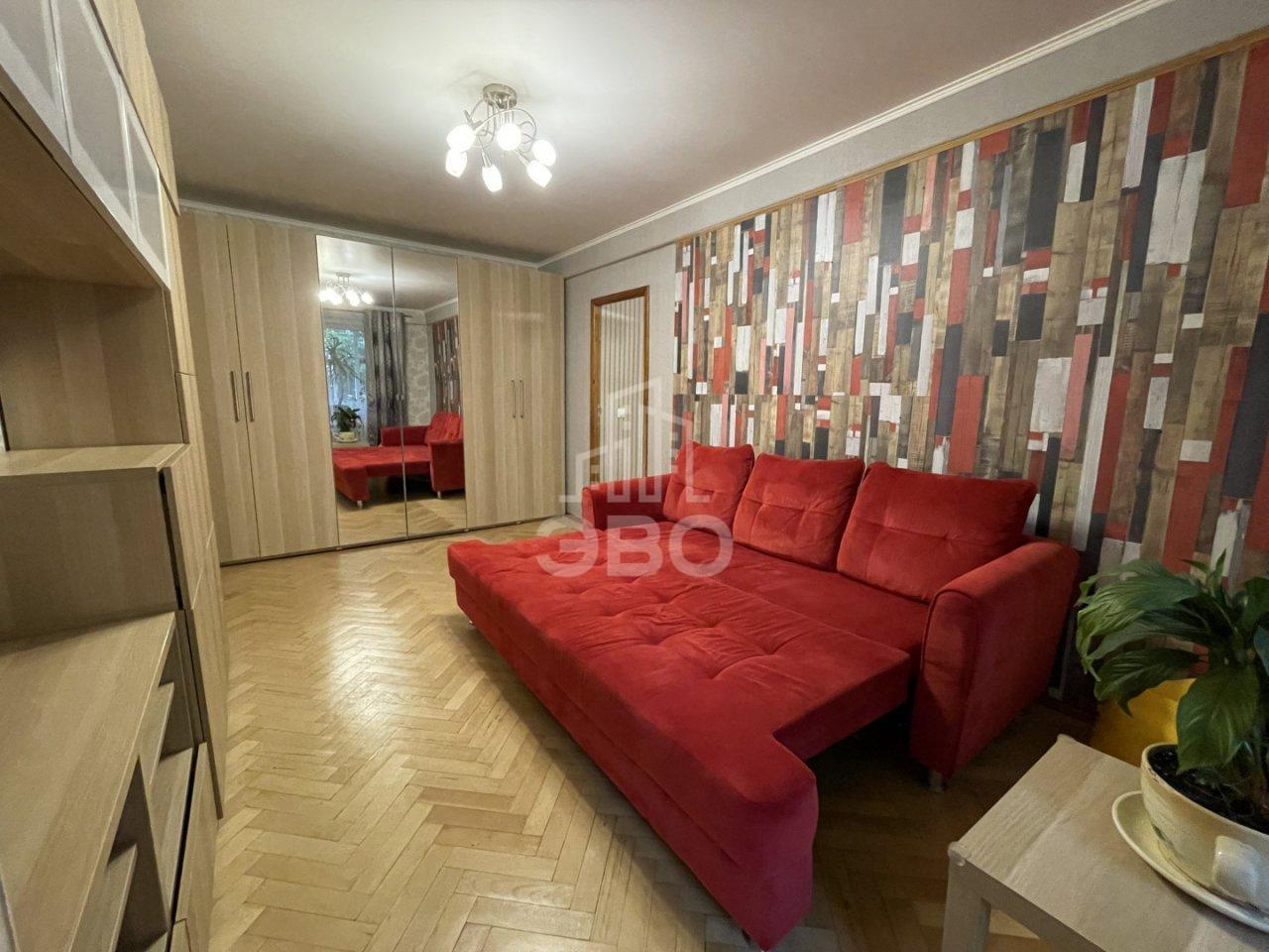 трехкомнатная квартира в Санкт-Петербурге по адресу: Бассейная ул., 77