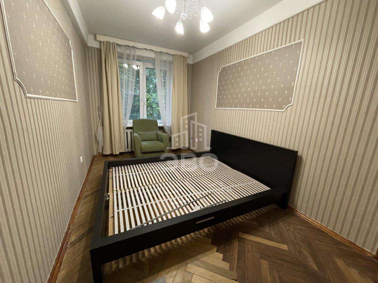 трехкомнатная квартира в Санкт-Петербурге по адресу: Бассейная ул., 77