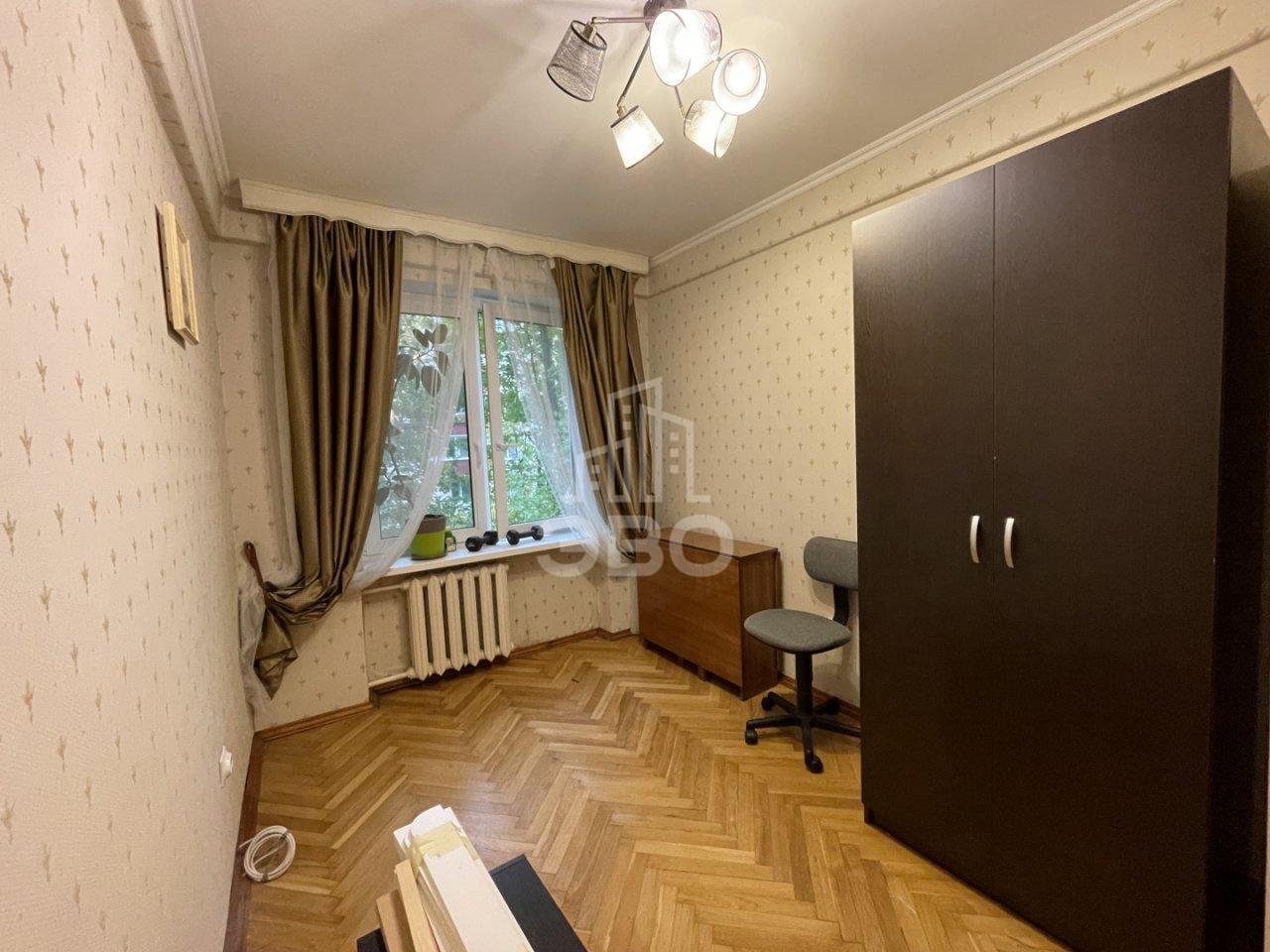 трехкомнатная квартира в Санкт-Петербурге по адресу: Бассейная ул., 77