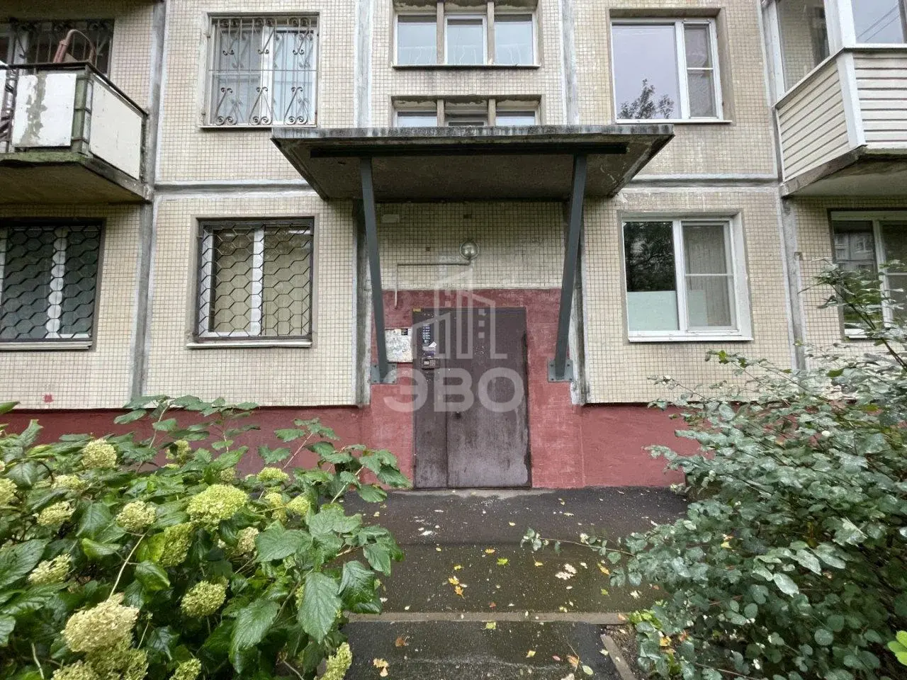 трехкомнатная квартира в Санкт-Петербурге по адресу: Бассейная ул., 77